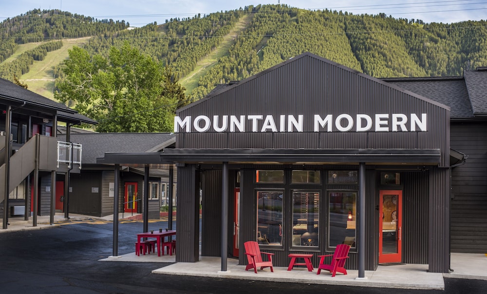 Mountain Modern Motel 61/72