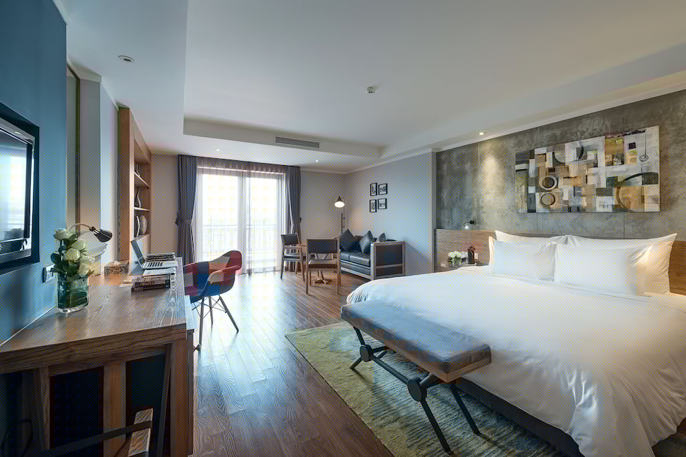 Bespoke Trendy Hotel Hanoi 11/50