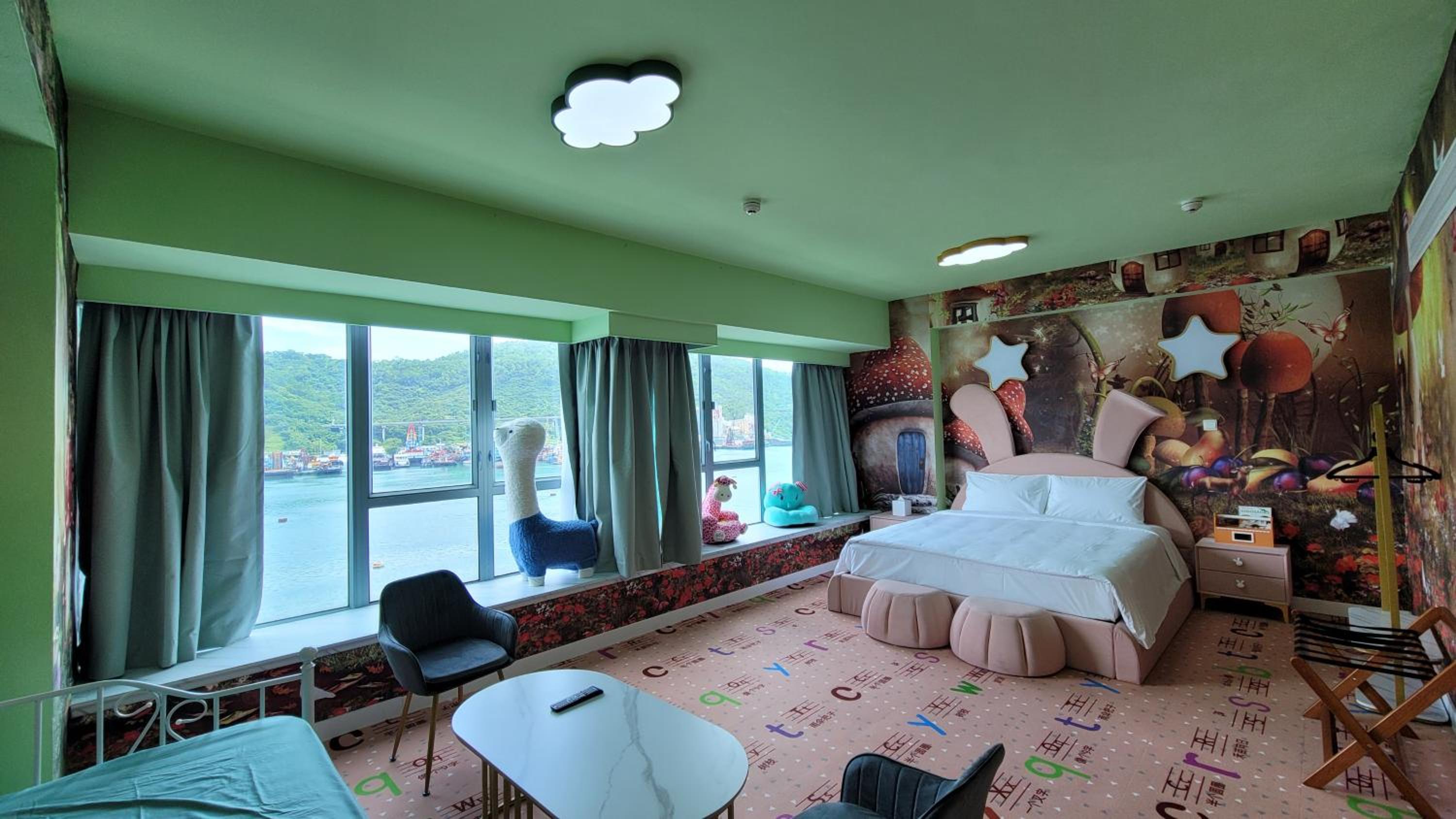Theme Seaview Suite، Grand Bay View Hotel 6/8