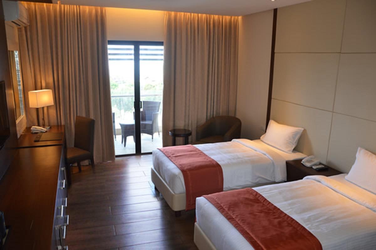 ROOM, TRIPLE, 3 BEDS, TERRACE