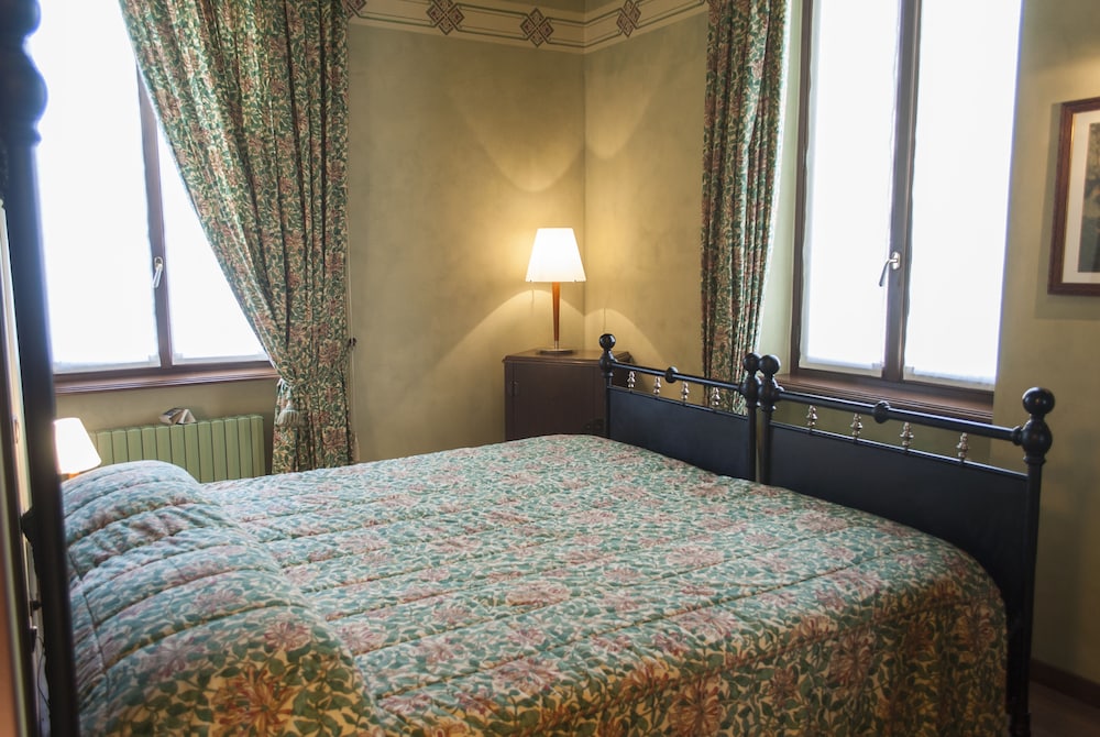 ROOM, DOUBLE BED