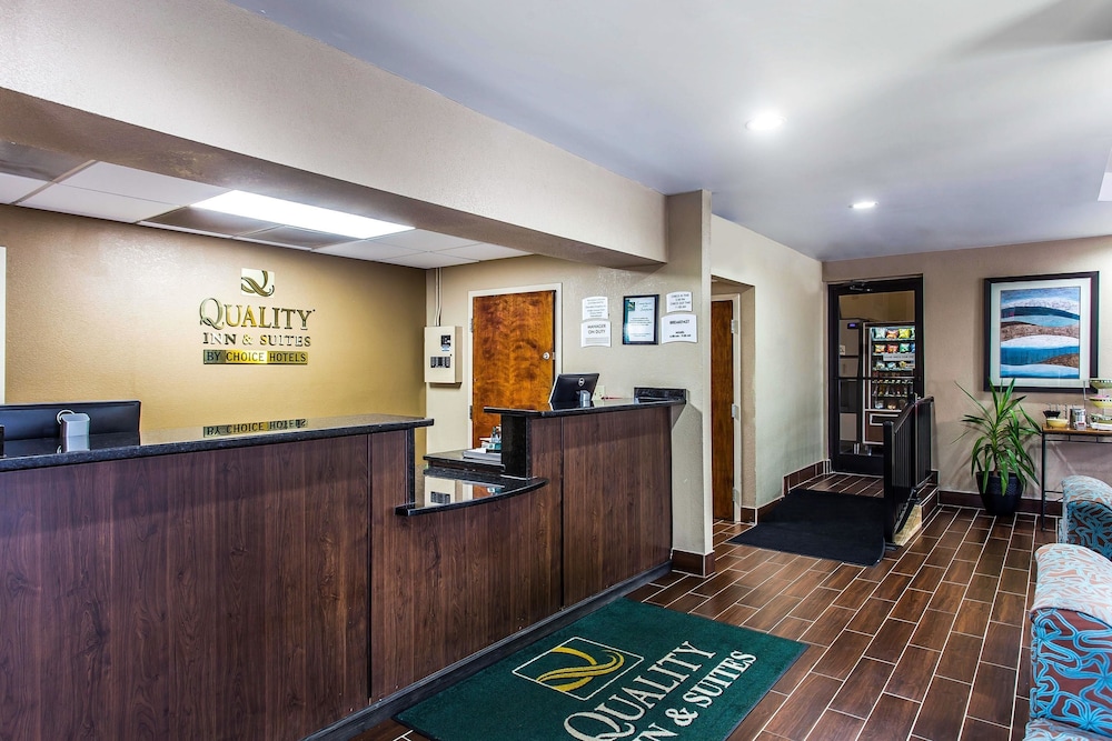 Quality Inn & Suites Orangeburg 8/32