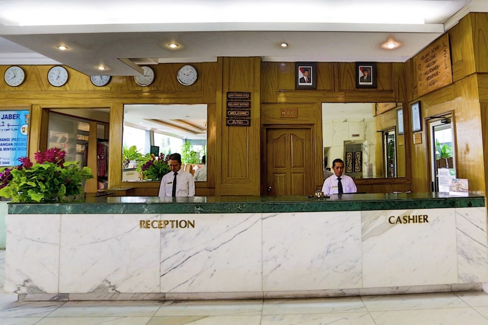 Johns Pardede International Hotel 2/36