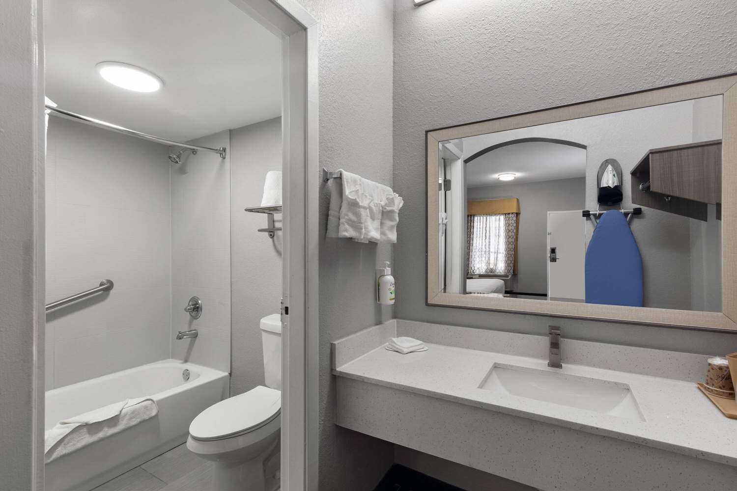 Baymont By Wyndham Mobile/Tillmans Corner 34/36