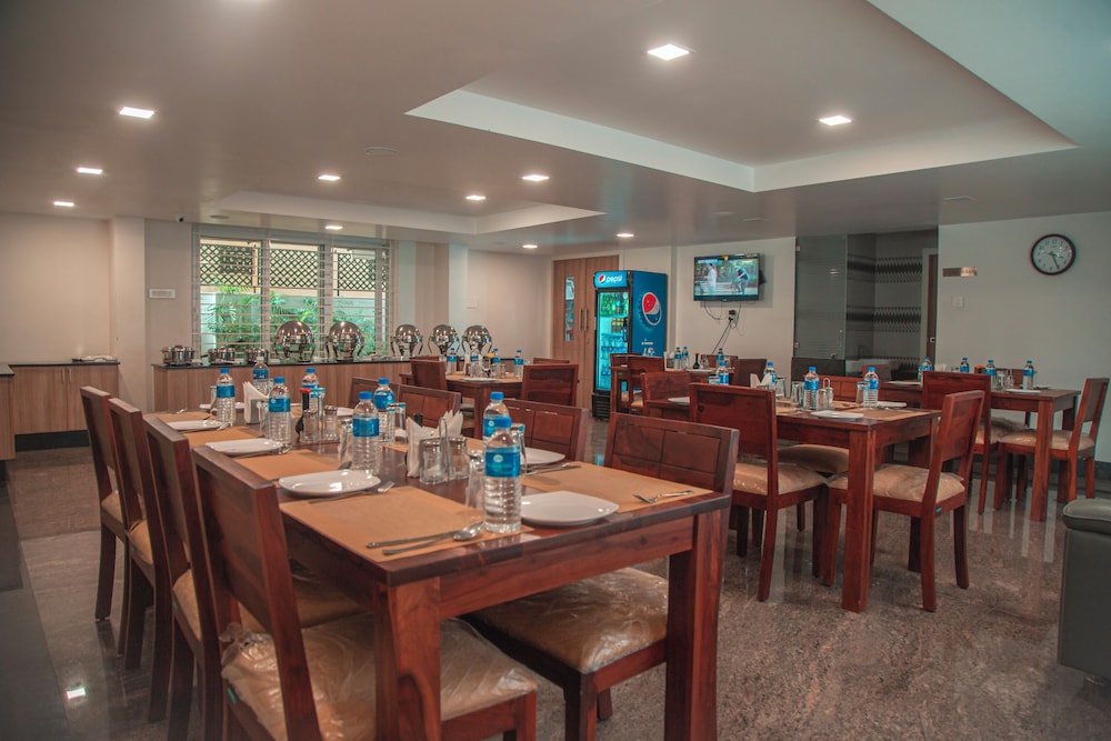 The Avenue Suites 40/49