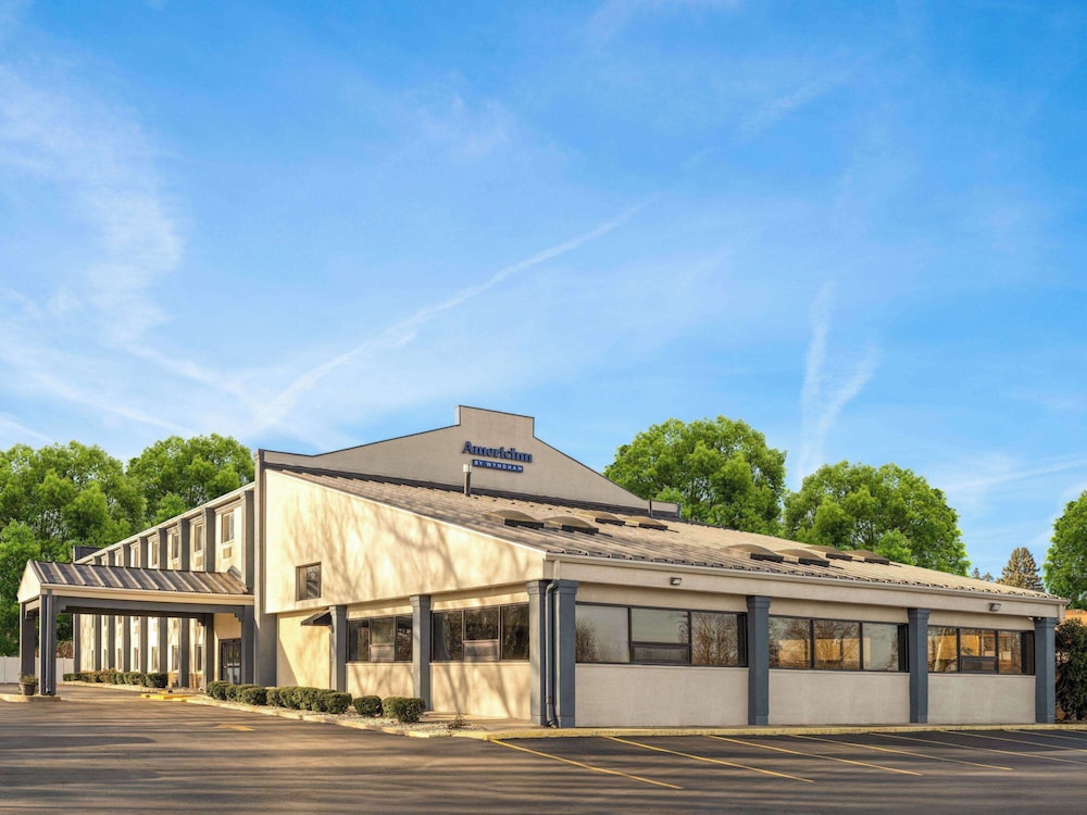 AmericInn by Wyndham Woodstock IL 2/50