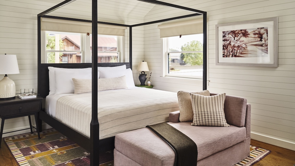 2 Bedrooms, Oak, Cottage, King and Queen Bed