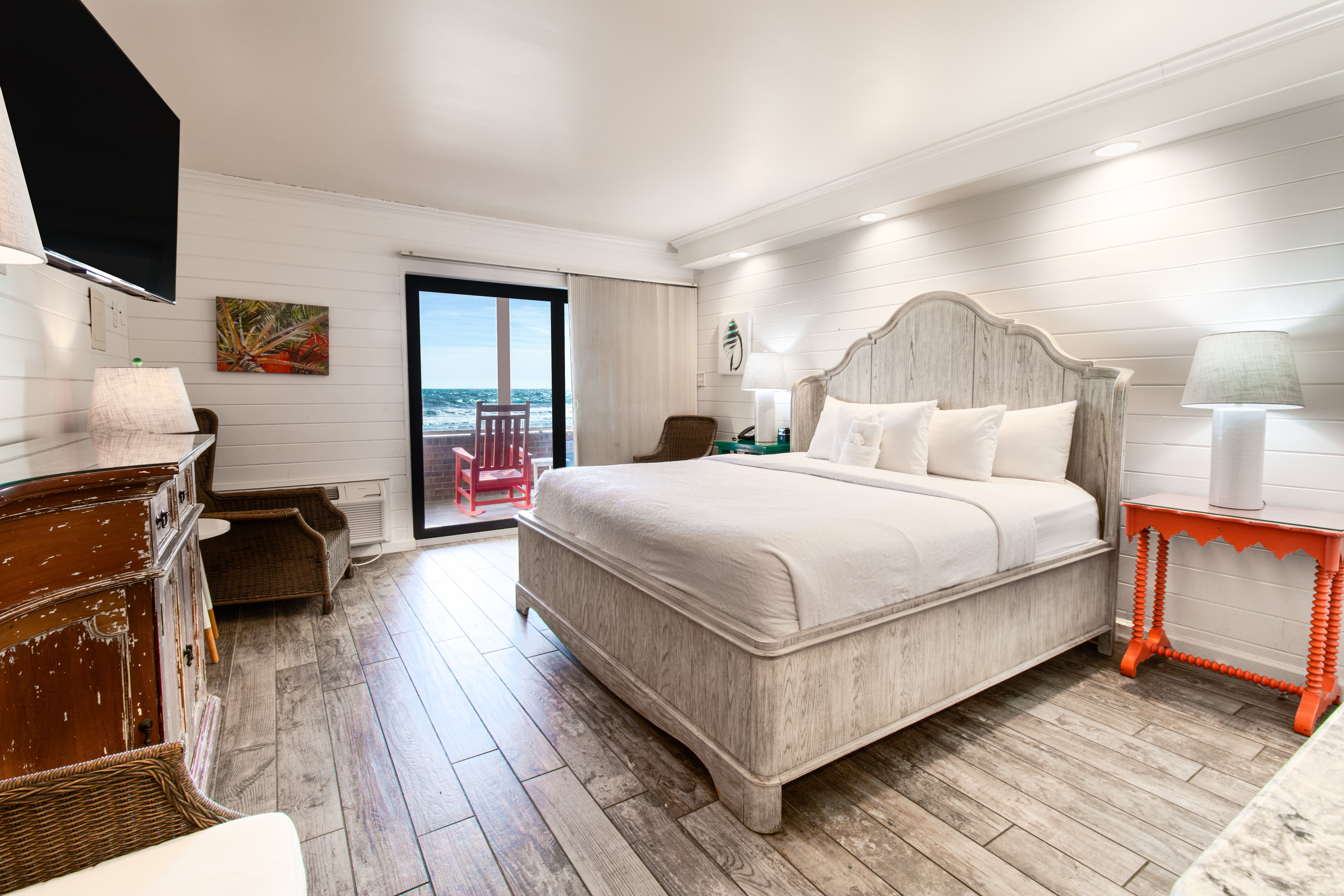 The Oceanfront Litchfield Inn 21/75