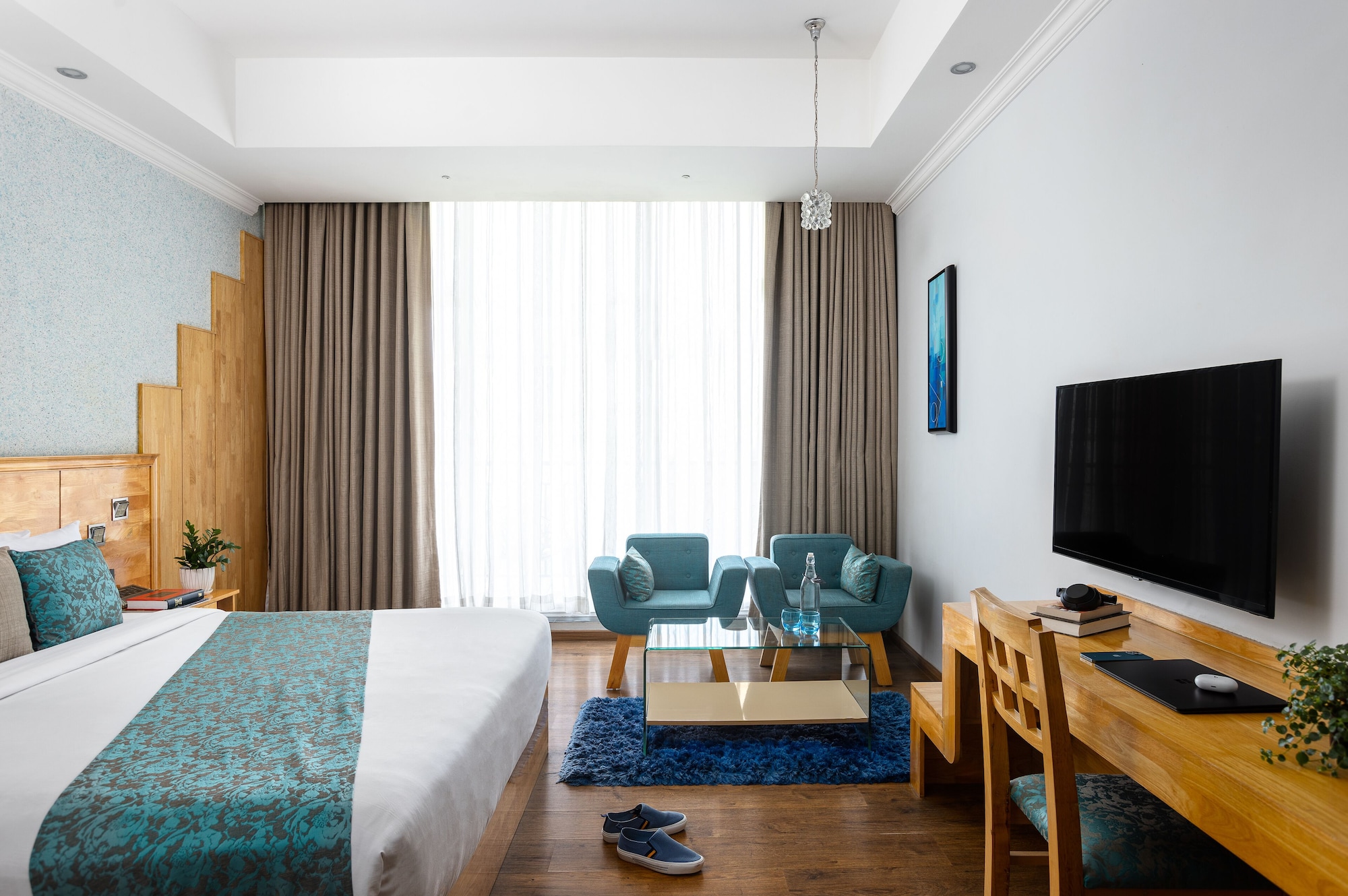 Deluxe, Double Bed, The Panoramic Getaway 2/5