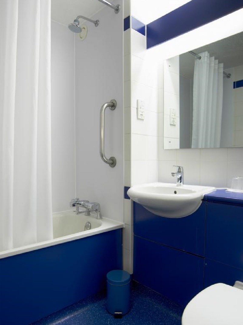 Travelodge Ashford 42/44