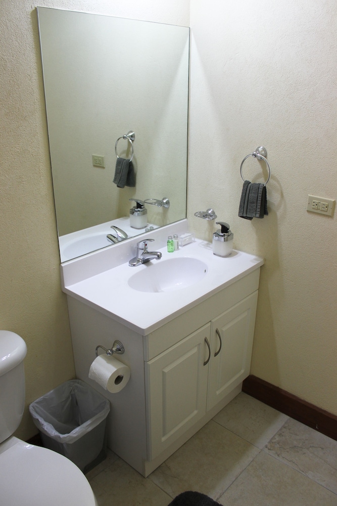 Eclipse Suite Guest Apartments 70/77