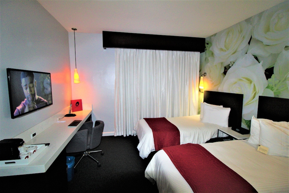 The O Hotel, Trademark Collection by Wyndham 28/72