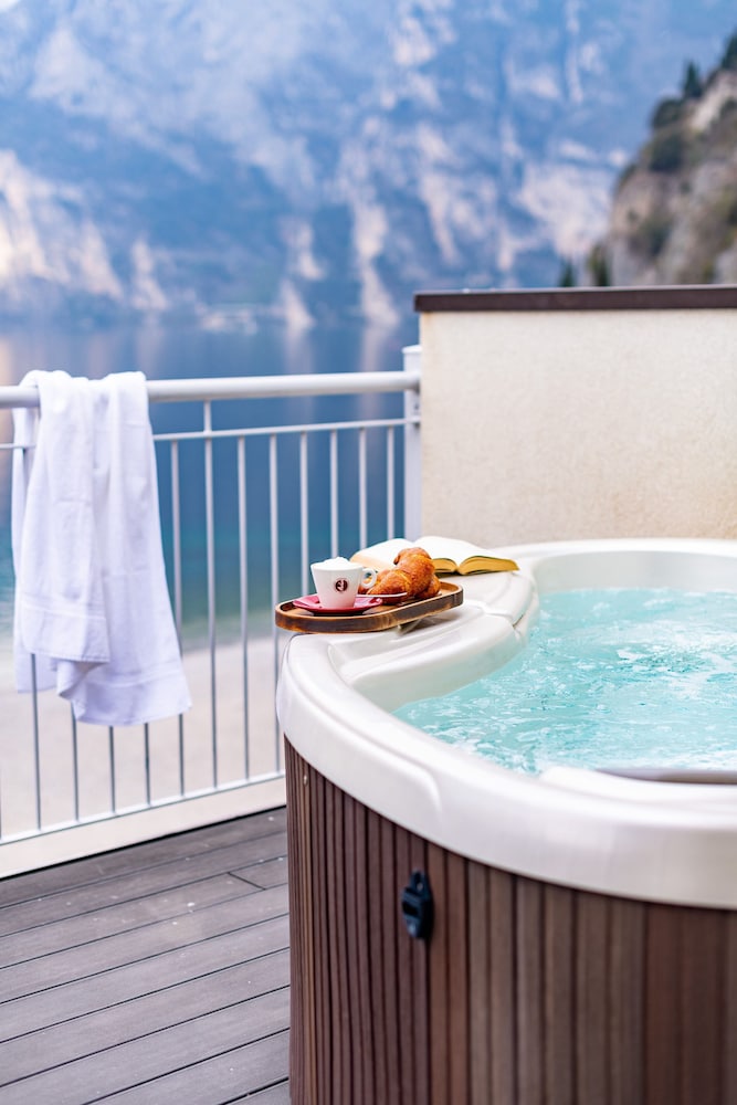 Hotel Baia Azzurra 25/50