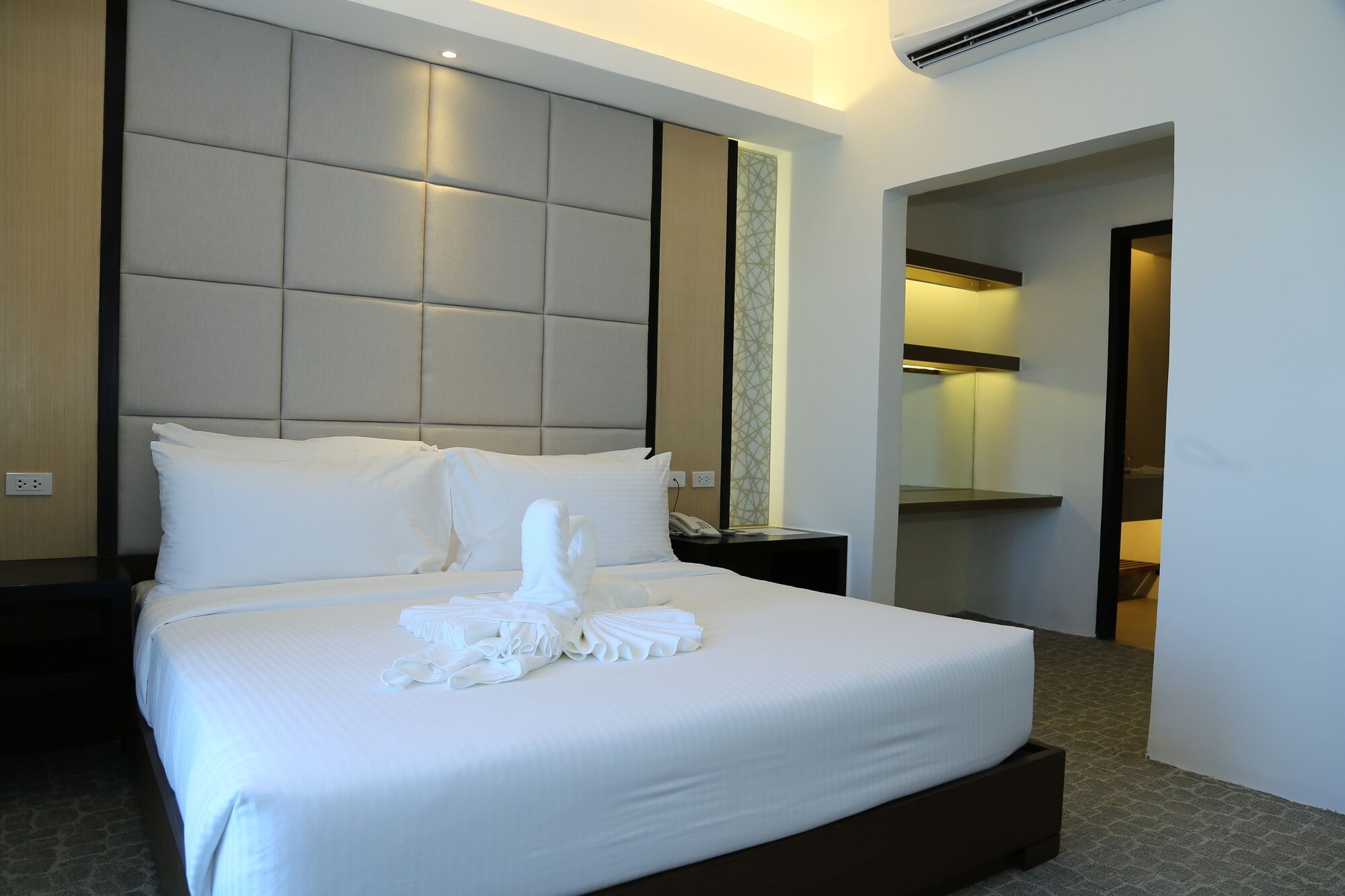 1 Bedroom, Suite, King Bed, Sea View