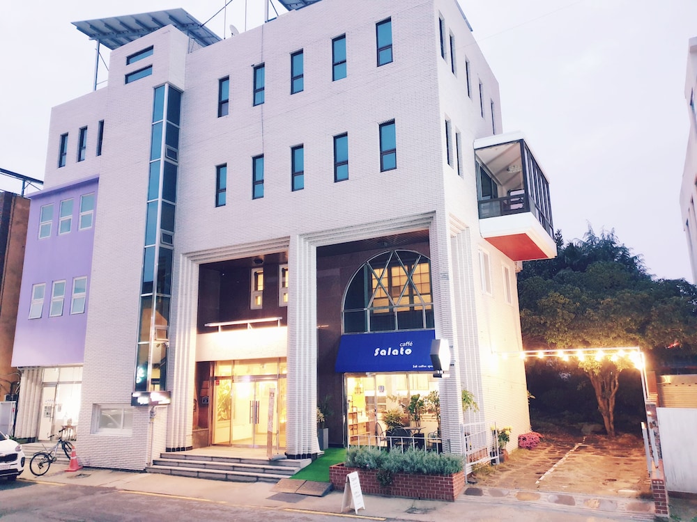 Gallery Family Hotel 1/49