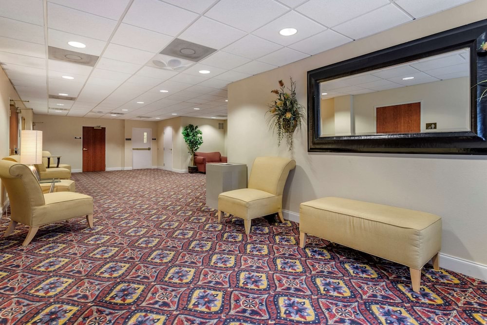Comfort Inn Suites Statesboro 9/34