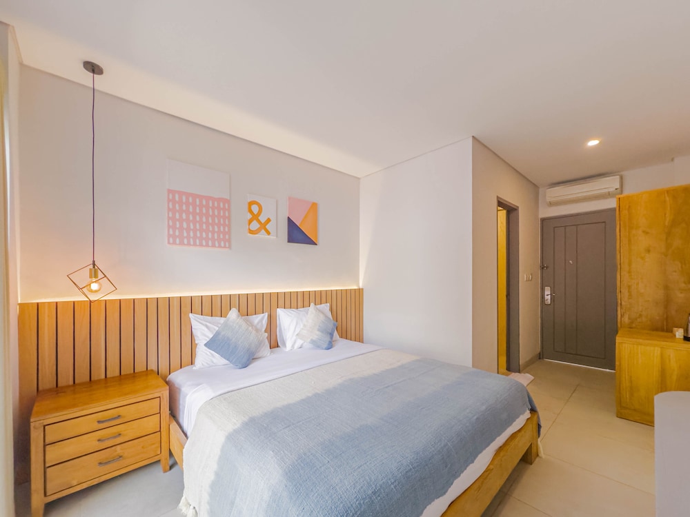 Hola Seminyak 18/50