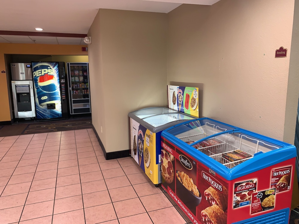 Hometown Inn Suites 22/51