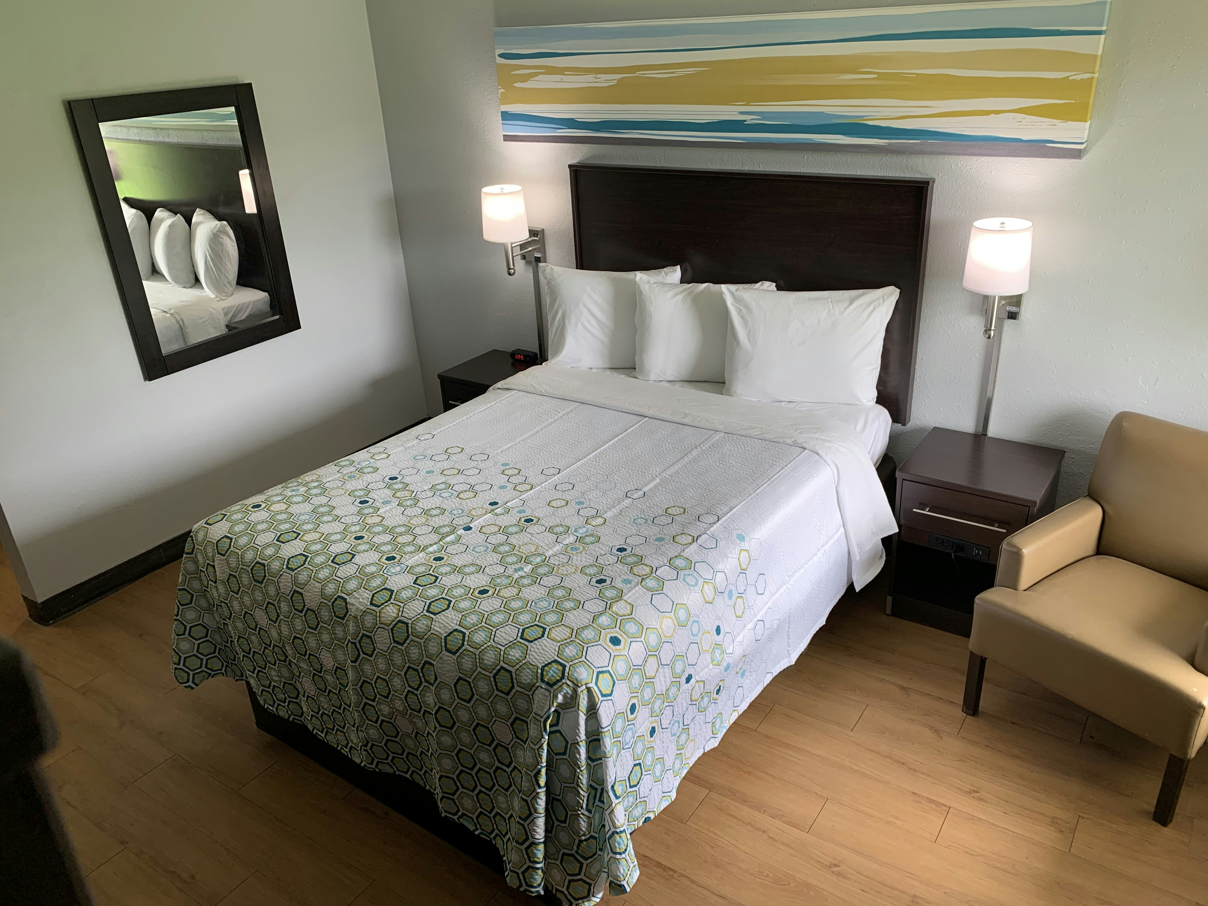Studio, Queen Bed
