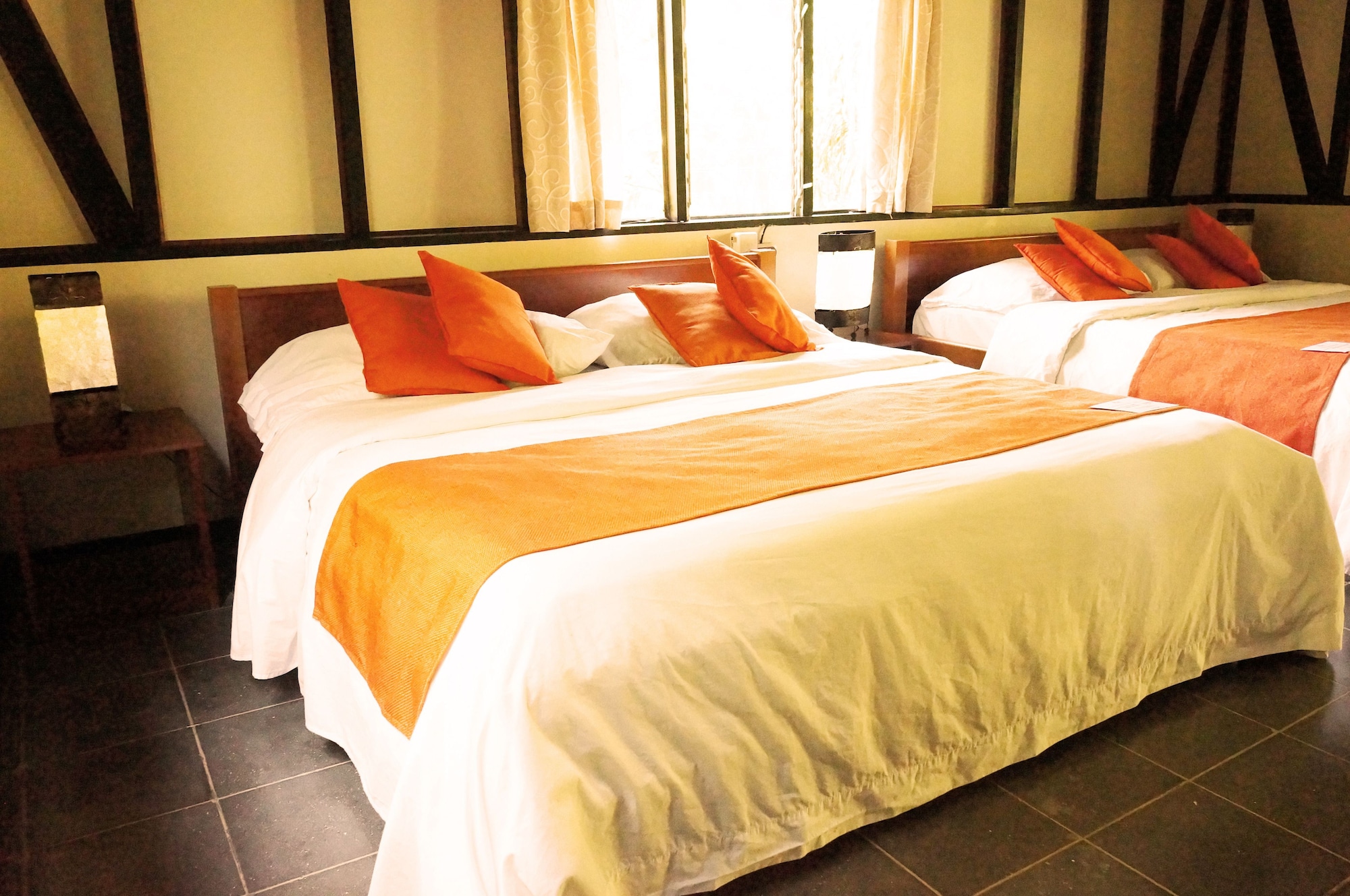 Bungalow, 2 Queen Beds, Garden View