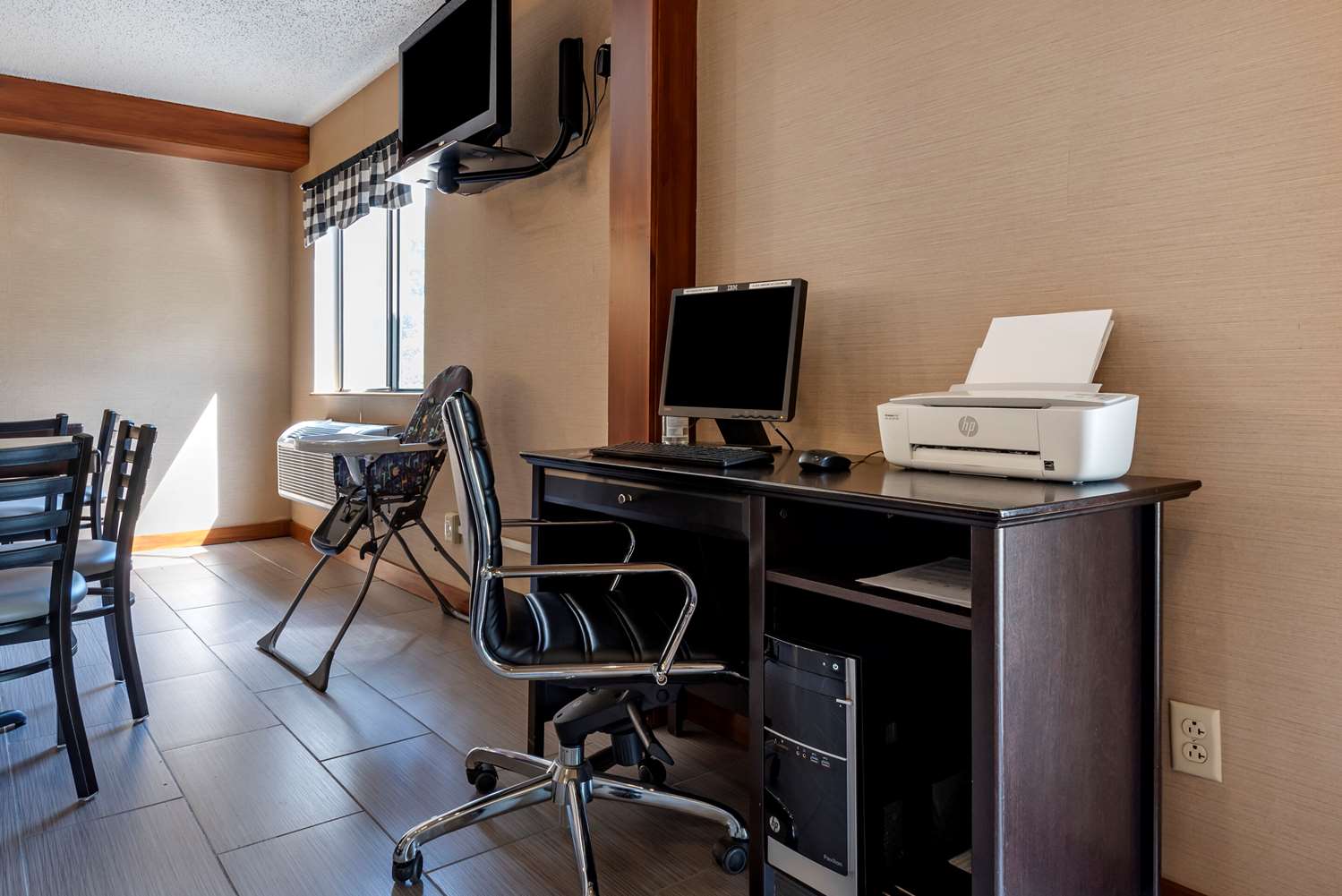 Quality Inn & Suites Warren PA 27/29