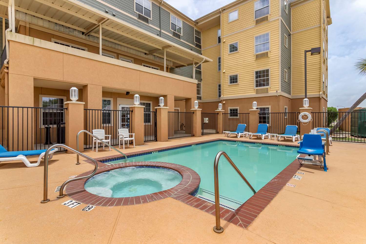 MainStay Suites Port Arthur - Beaumont South 11/12