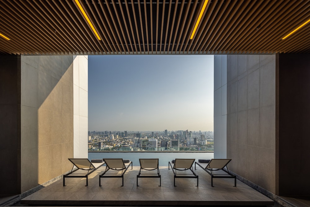 Eastin Grand Hotel Phayathai 40/50