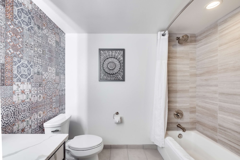 The Cassara Carlsbad Tapestry Collection By Hilton 26/63