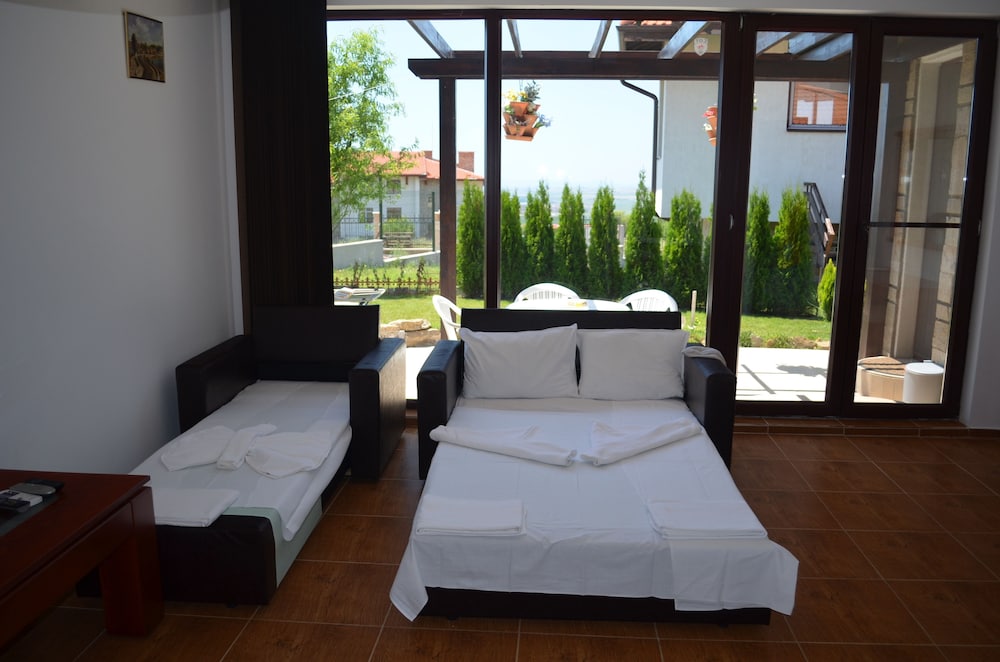 Villa On The Black Sea 10/38