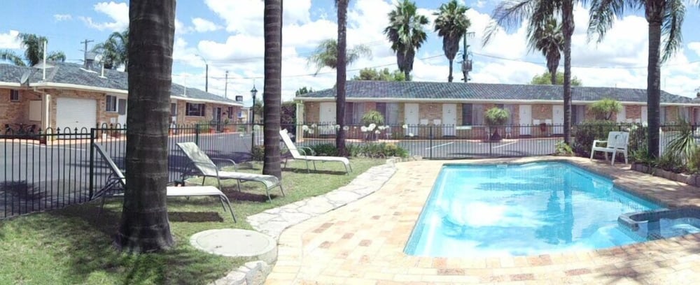 Town & Country Motor Inn 1/58