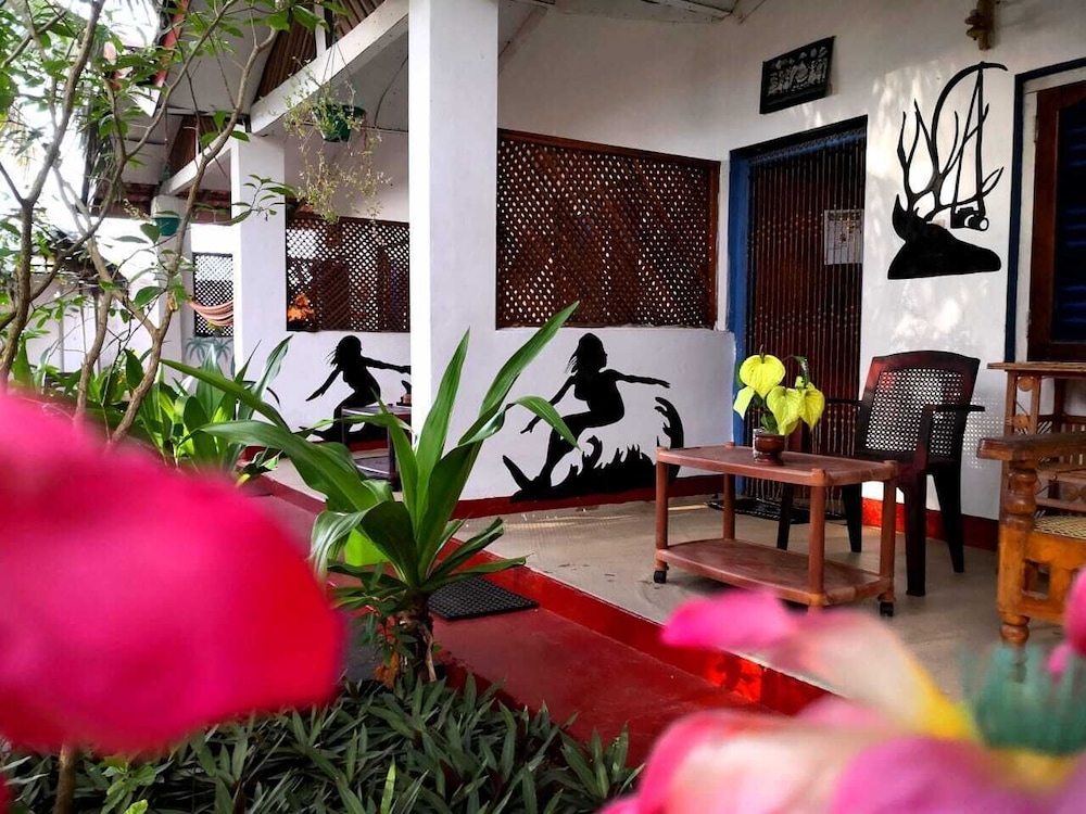 Star Rest Beach Hotel Arugambay 25/50
