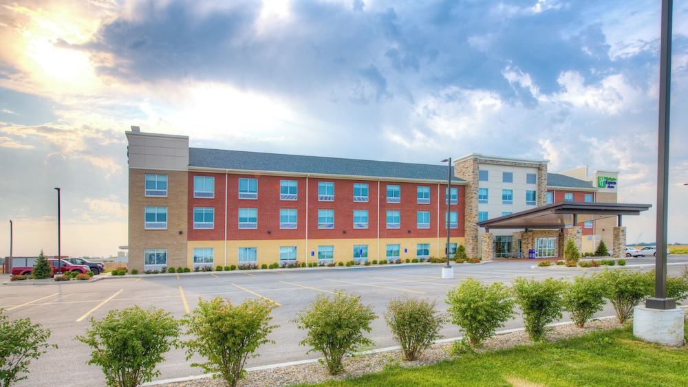 Holiday Inn Express & Suites Remington 2/49