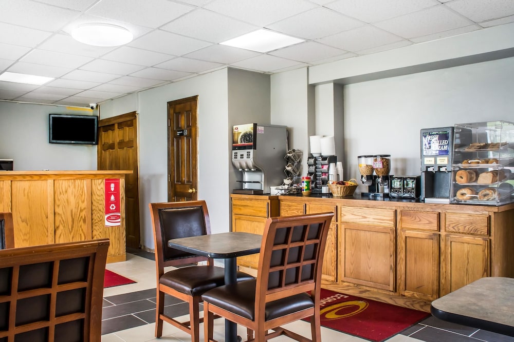Econo Lodge Brockport NY 27/33
