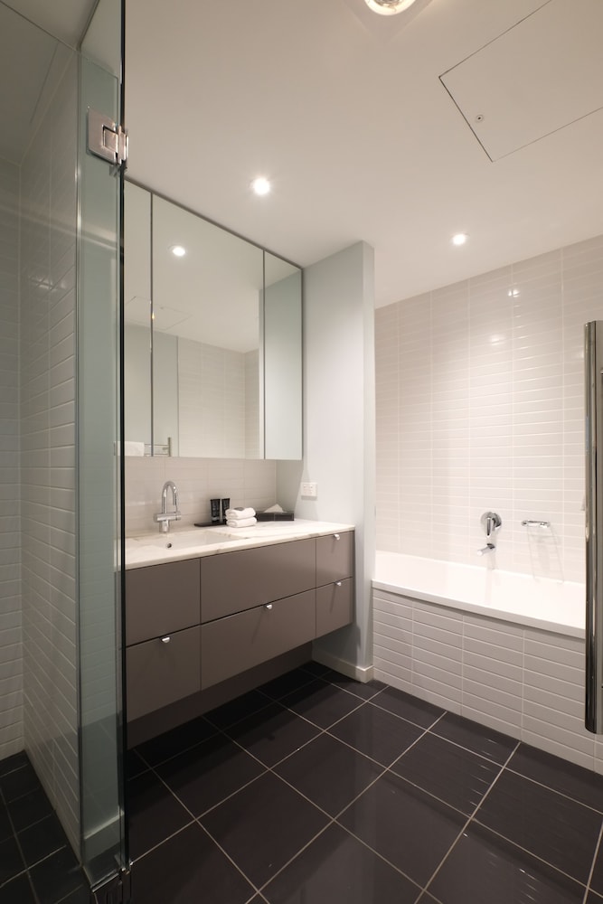 ACD Apartments 64/66
