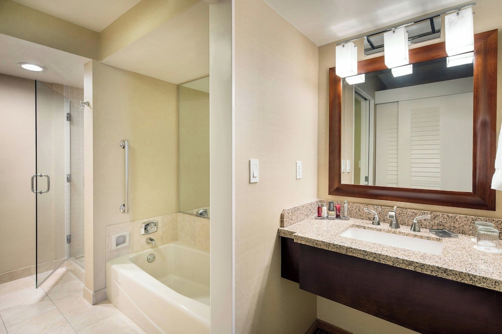 جناح عائلي بسرير مزدوج بشرفة بغرفة نوم واحدة، Marriott Newport Beach Bayview 7/10