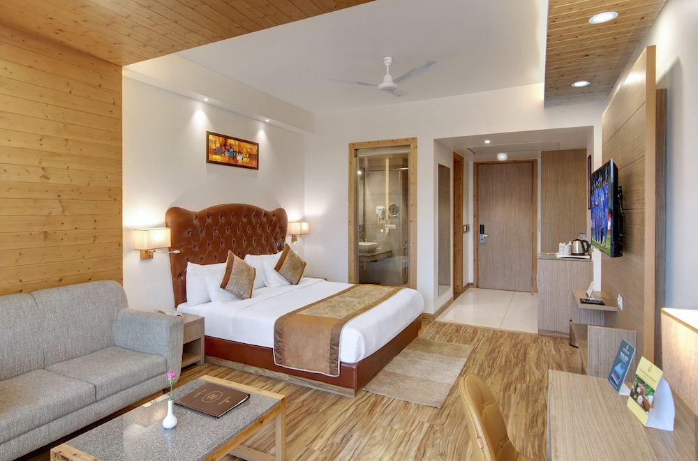 The Orchard Greens Resort 16/48