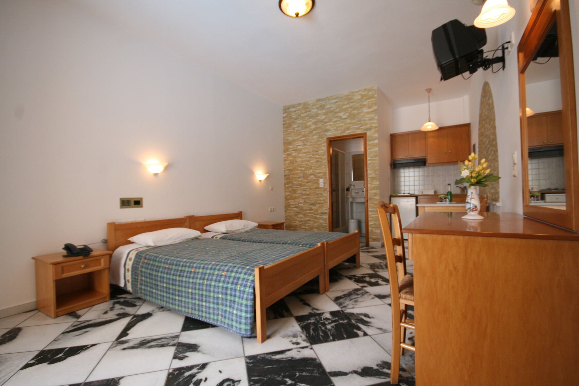 STUDIO, DOUBLE BED