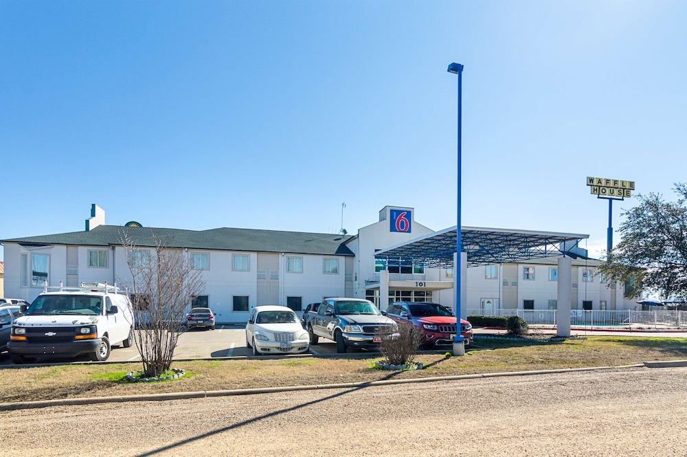 Motel6 Terrell, TX 40/58