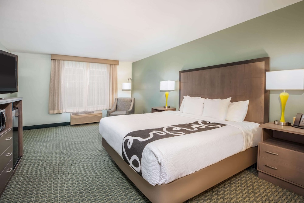 La Quinta Inn Suites By Wyndham Newport 12/40