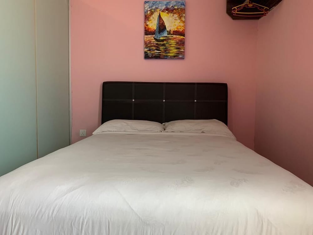 SUPERIOR, QUEEN BED