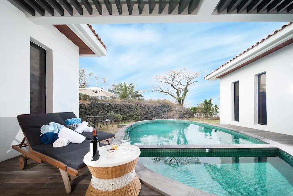 Libentia Hotel and Pool Villa 24/50