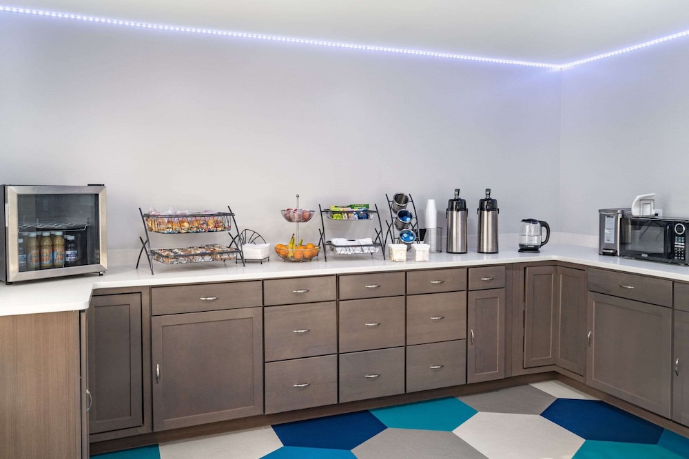 Microtel Inn & Suites by Wyndham Athens 34/45