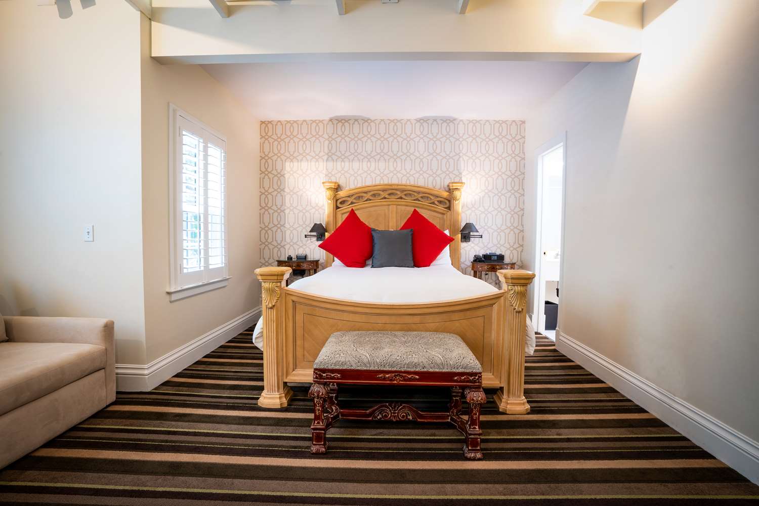 Room, Queen Bed, Sofa