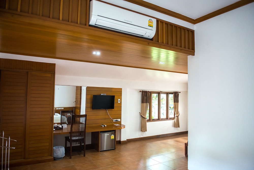 Tree Home Plus Home Stay 11/50