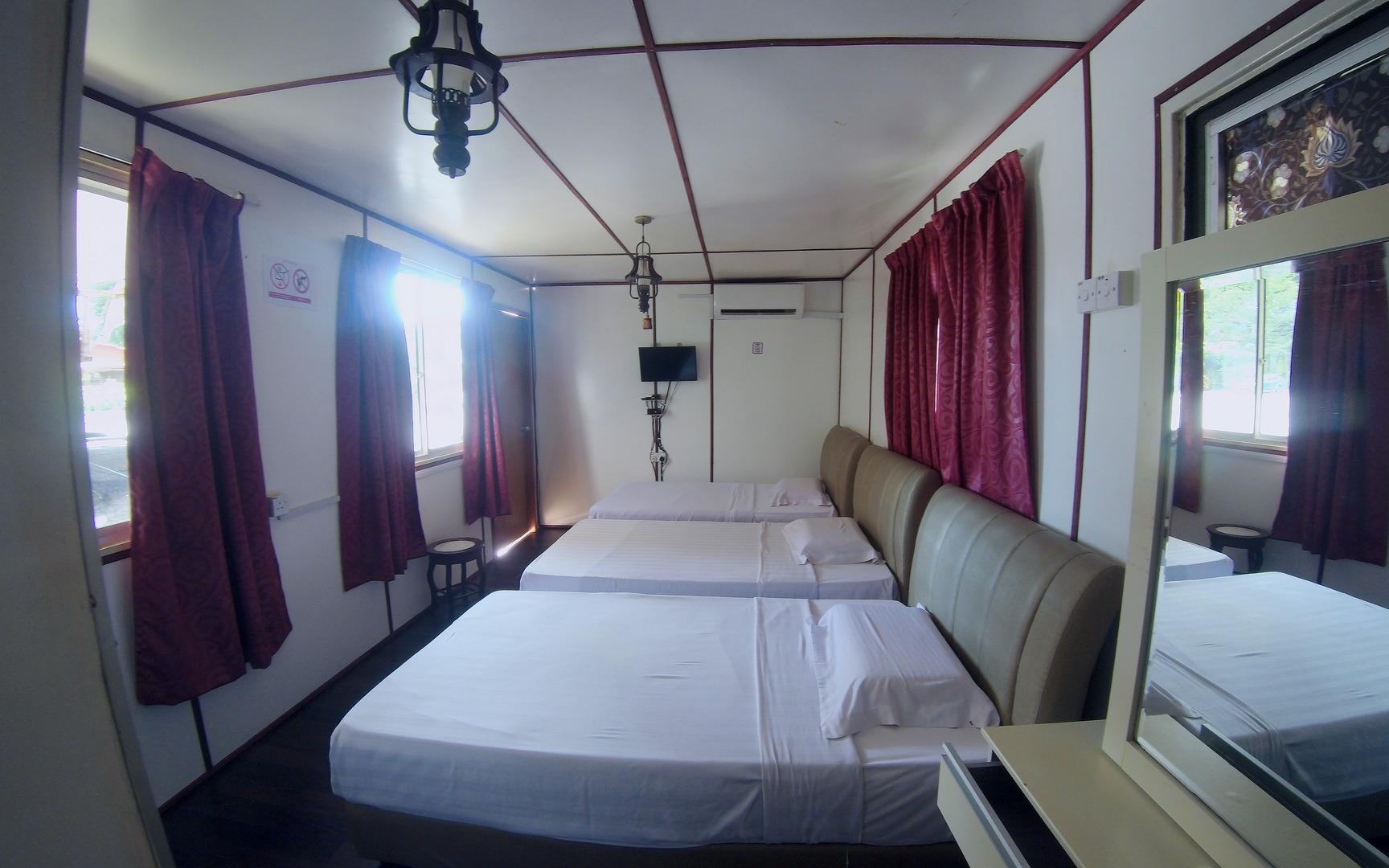 Deluxe, Cabin
