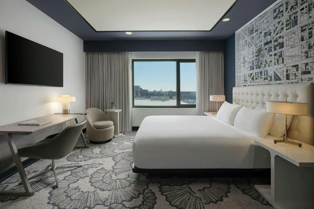 Presidential, Suite, King Bed, Urban View