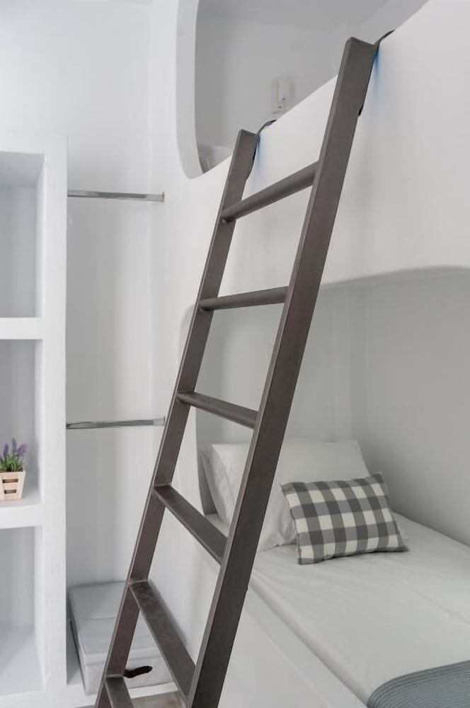 Pelican Paros 30/50