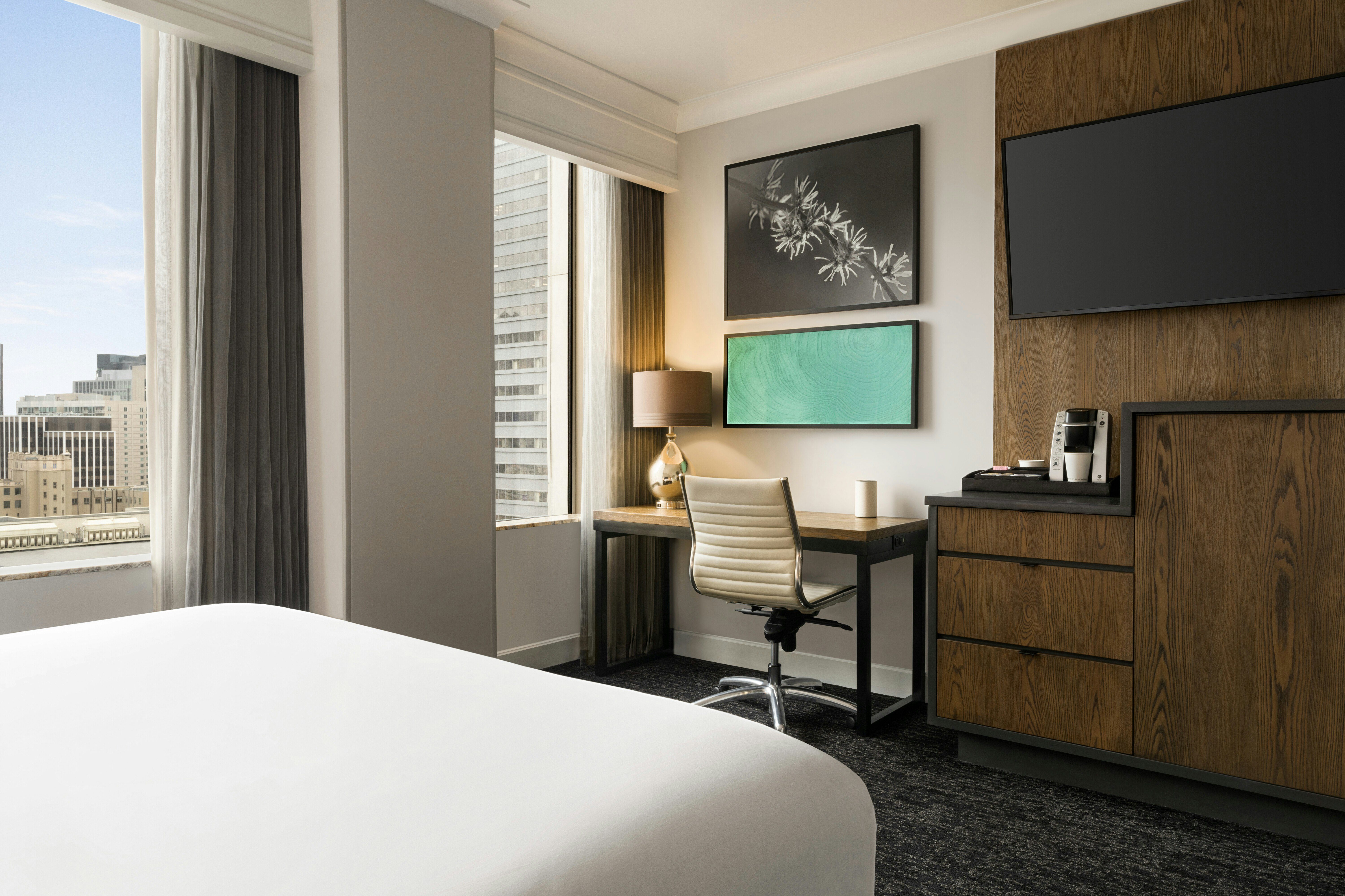Room, Queen Bed, Skyline View
