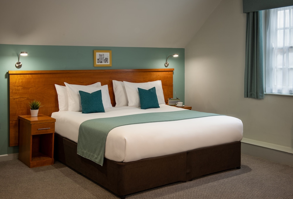 COZY, DOUBLE OR TWIN BED
