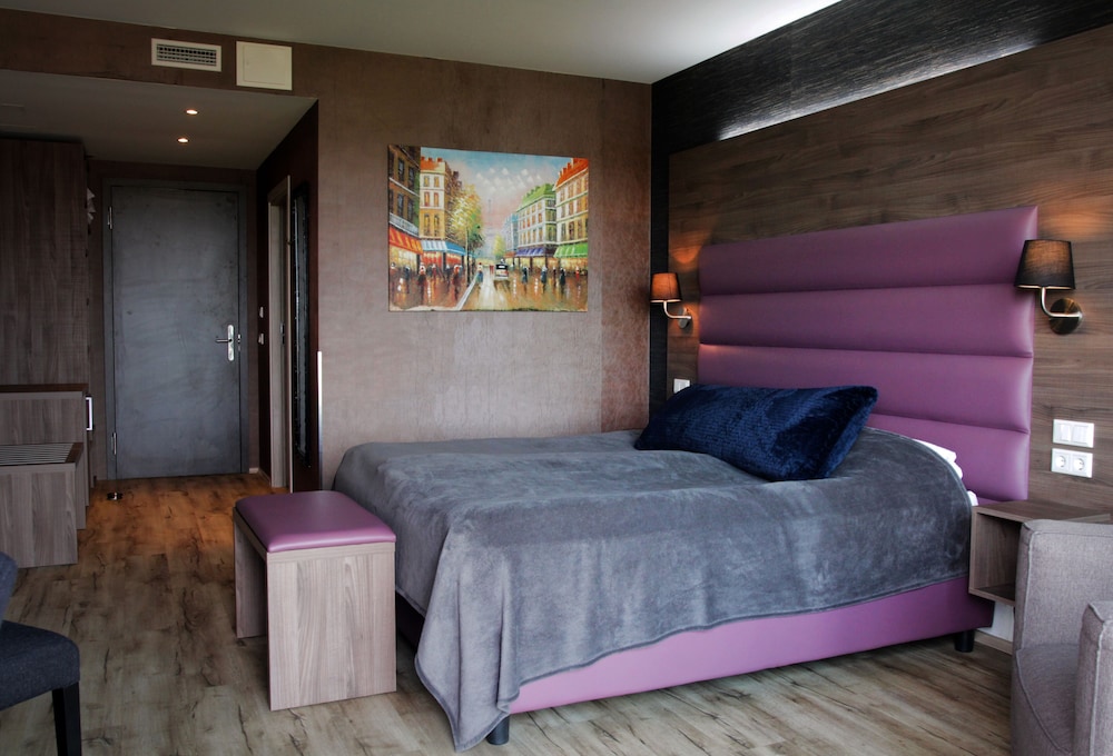 HOTEL KRIUNES 6/83